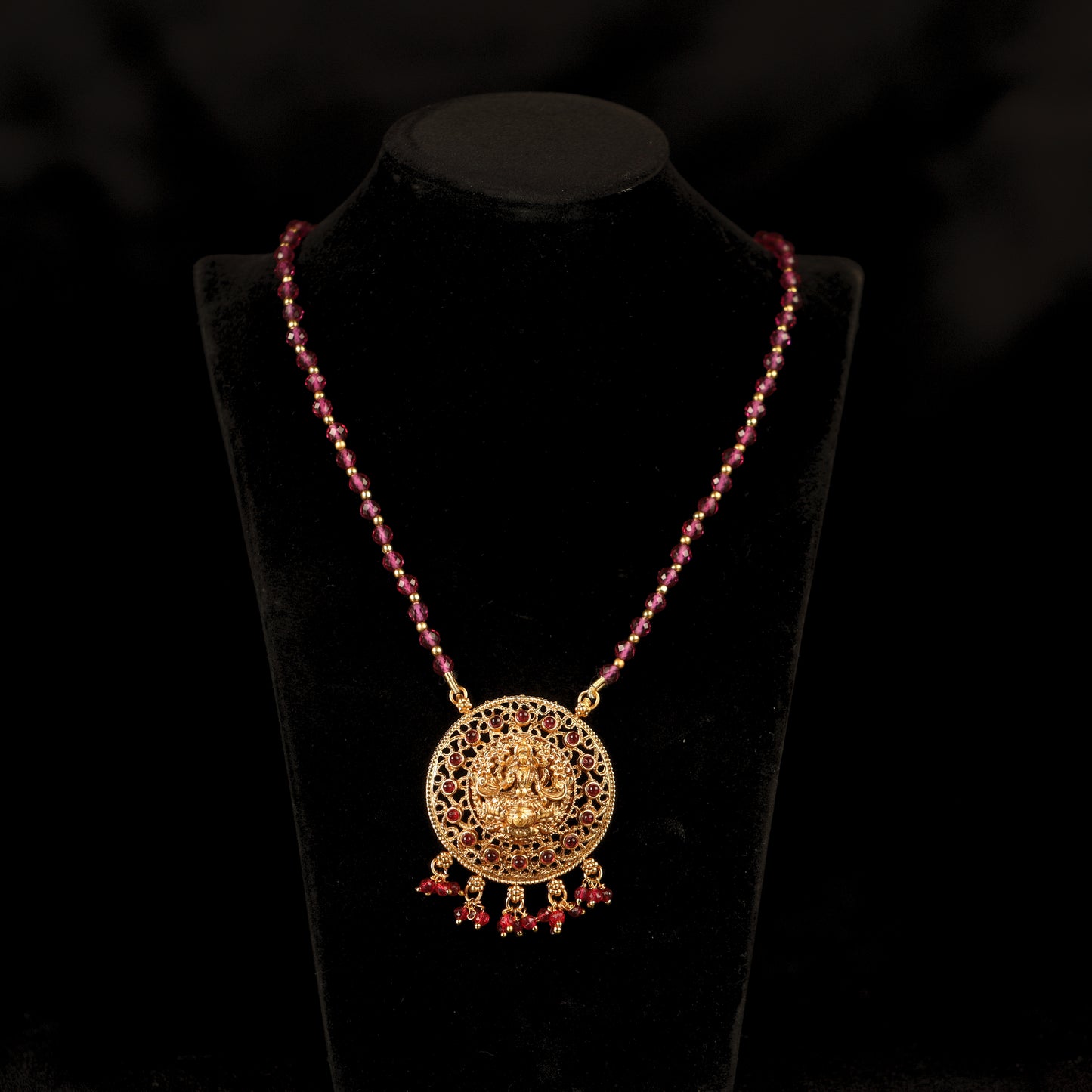 Lekshmi pendant chain with earrings
