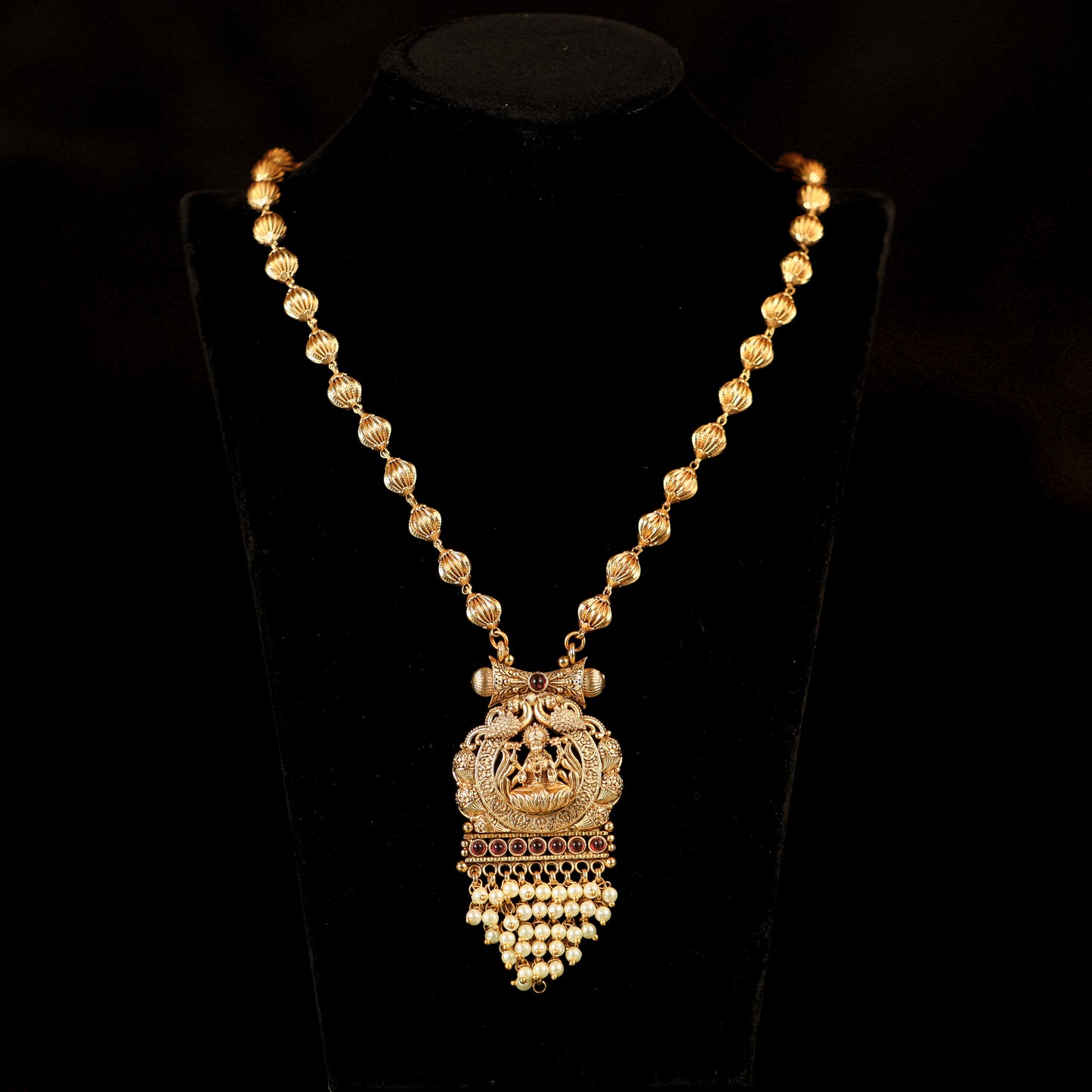 Lekshmi pearl pendant necklace with earrings