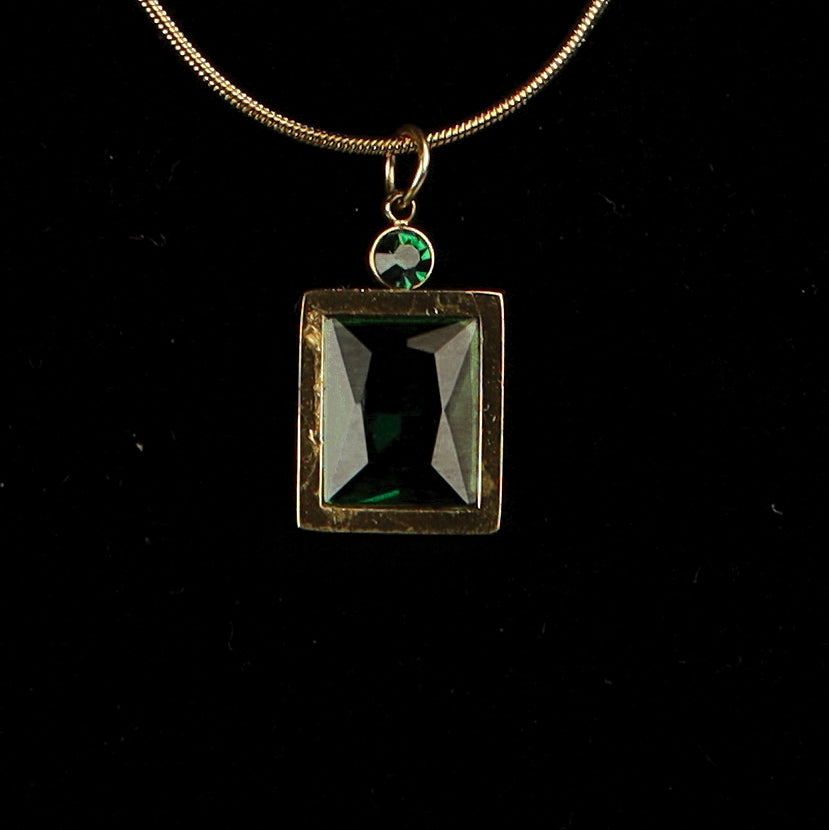 Gold plated black pendant chain with earrings