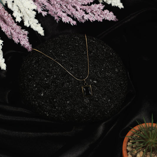 Gold plated black pendant chain with earrings