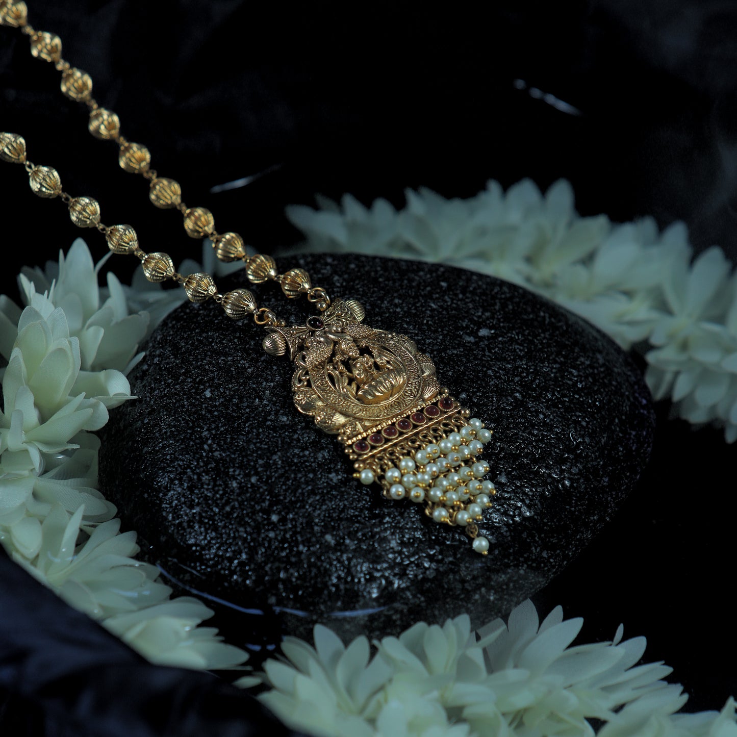 Lekshmi pearl pendant necklace with earrings