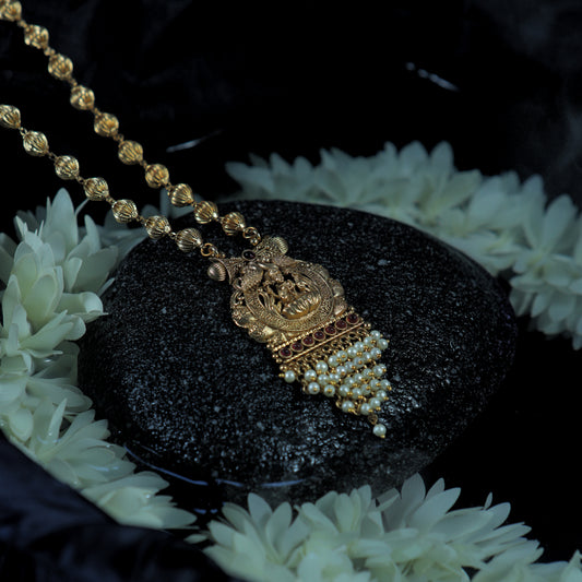 Lekshmi pearl pendant necklace with earrings