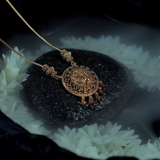 Lekshmi pendant chain with earrings